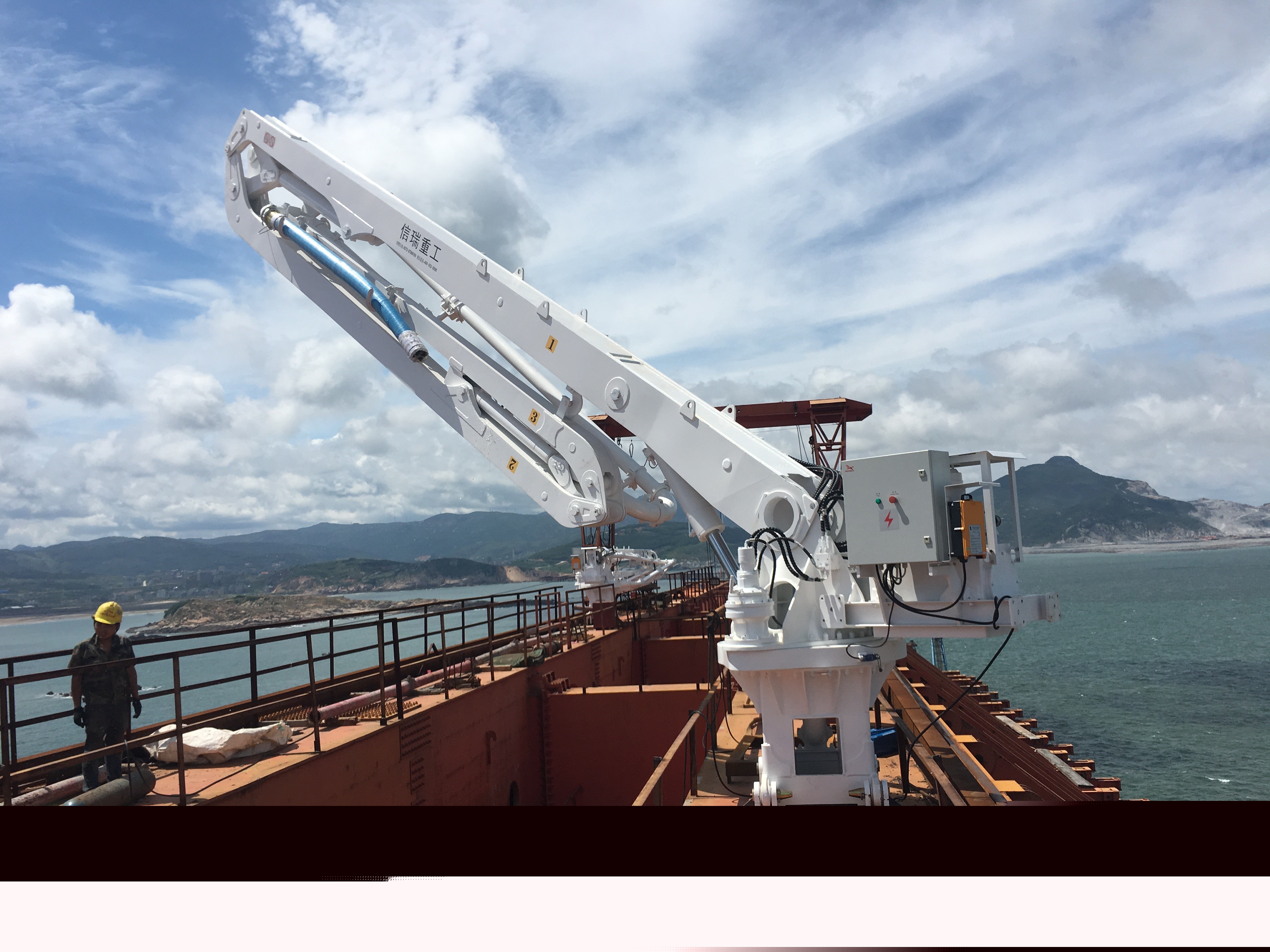船載式液壓布料機(jī) 船載式液壓布料機(jī)